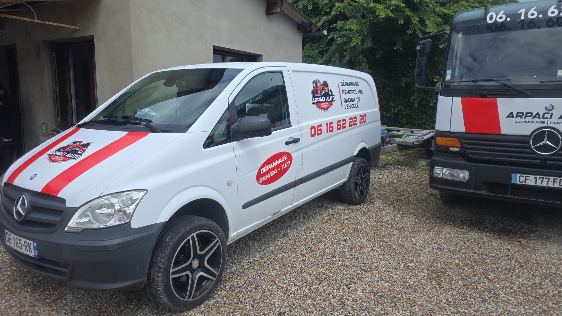 Utilitaire Mercedes Vito et camion plateau Arpaci Auto