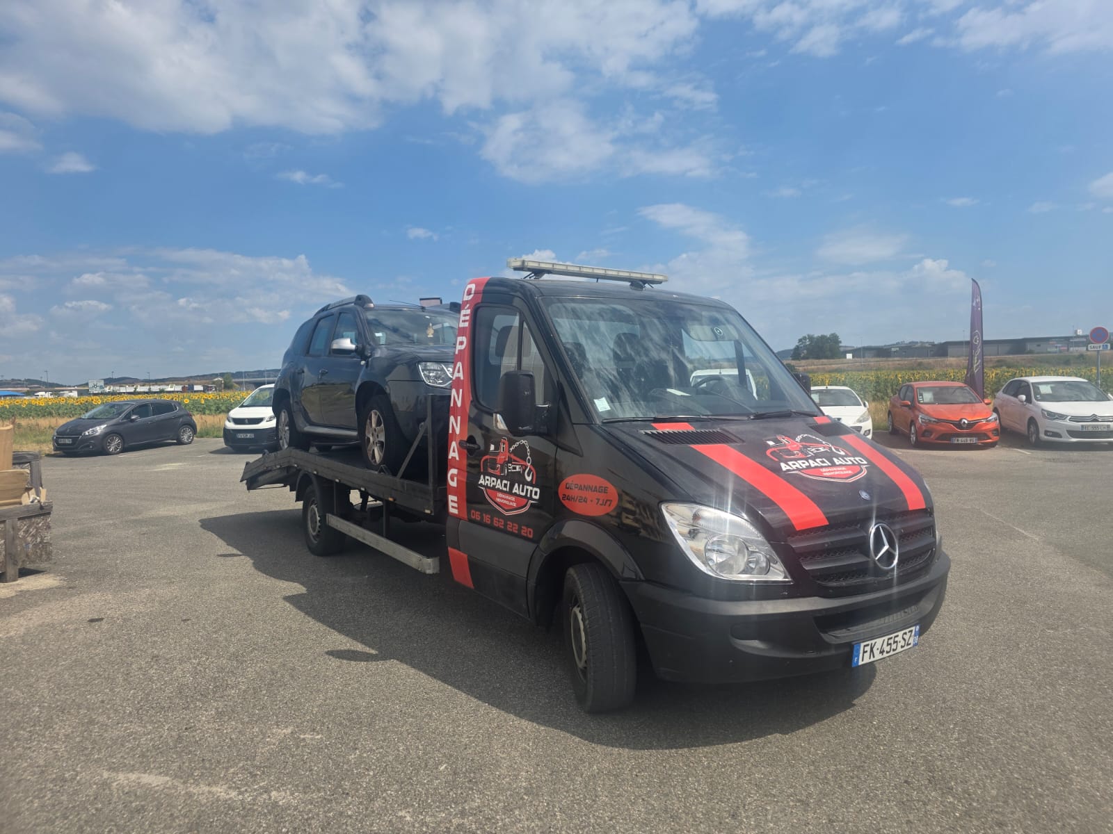 Remorquage d'un Dacia Duster sur plateau Mercedes Sprinter Arpaci Auto